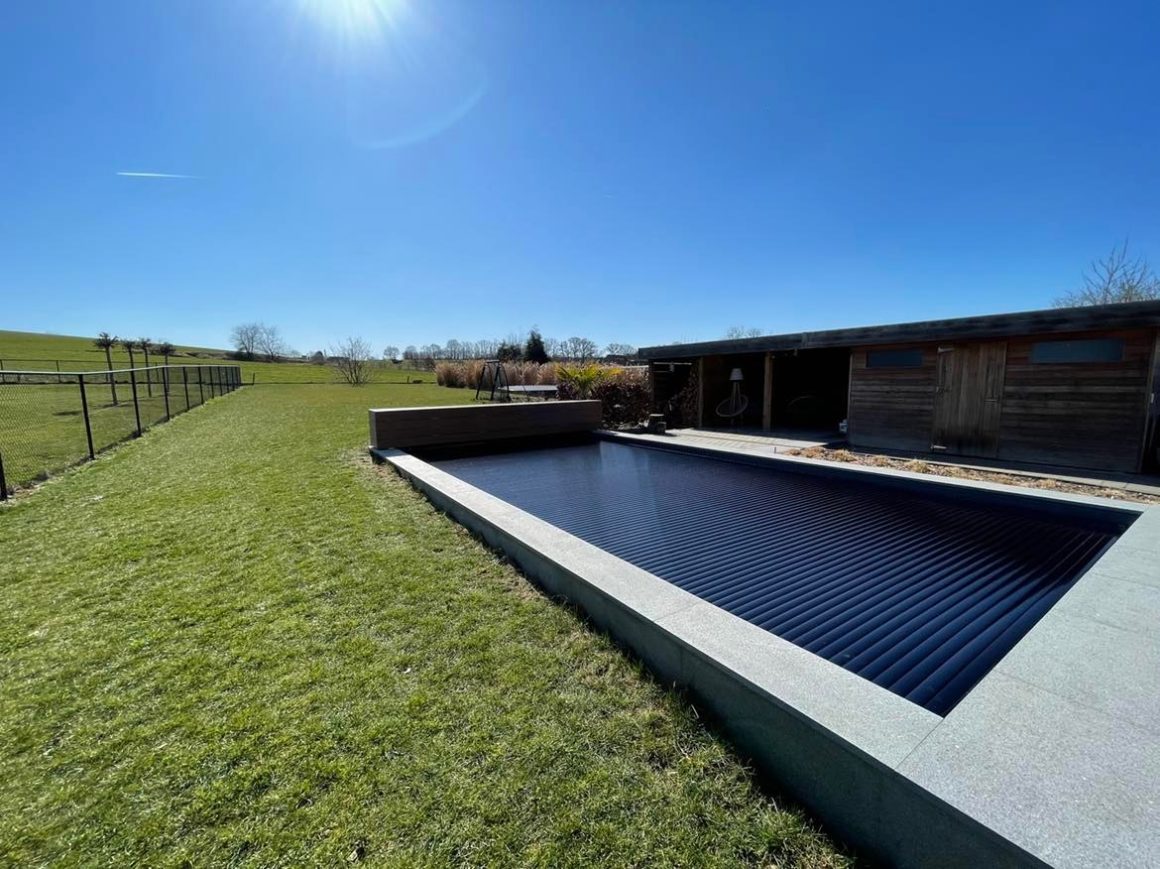 zwmebad met zonnepanelen